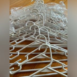 PLASTIC WHITE COAT HANGERS LOT OF 30 EXCELLENT CONDITION Clothing Heavy …